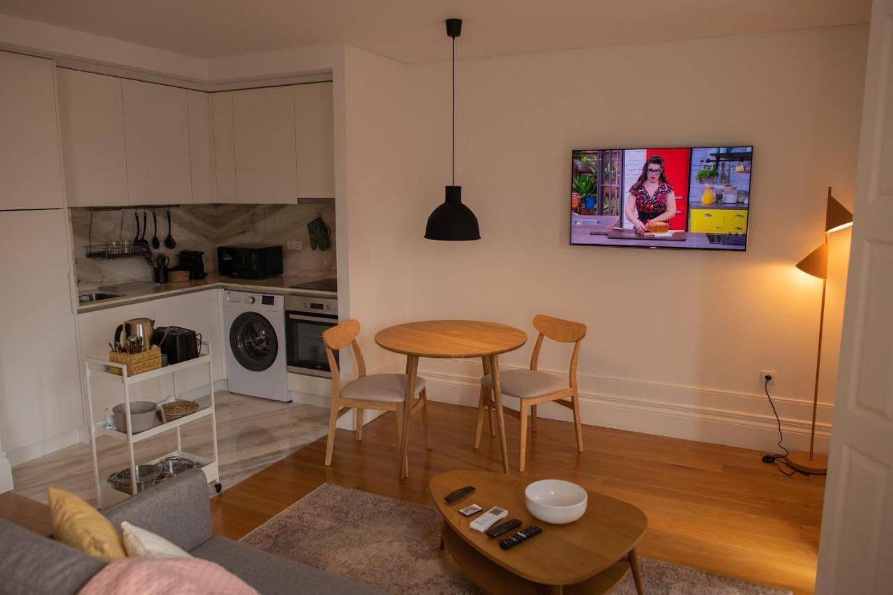 Spacious Studio W/ Balcony & Ac By Lovelystay Porto Zewnętrze zdjęcie