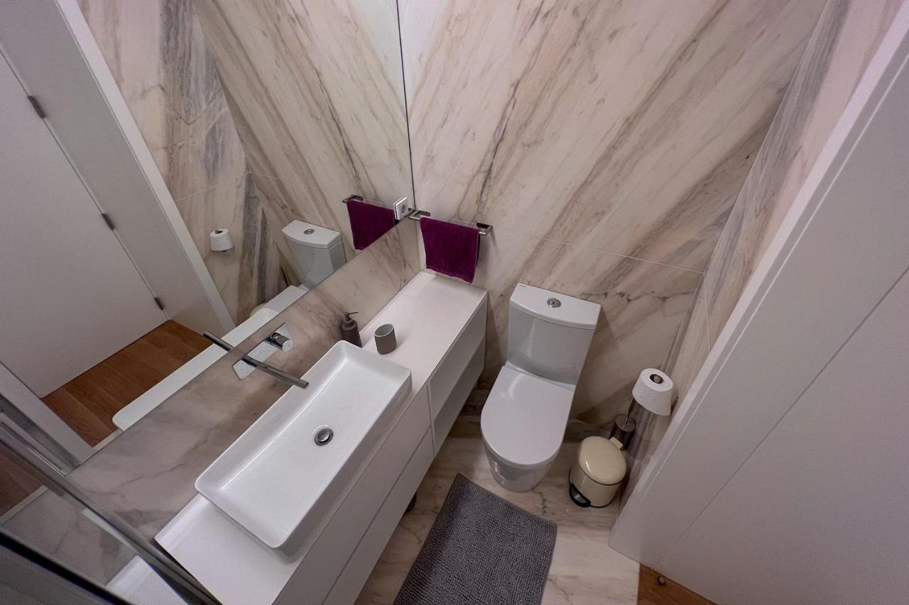 Spacious Studio W/ Balcony & Ac By Lovelystay Porto Zewnętrze zdjęcie