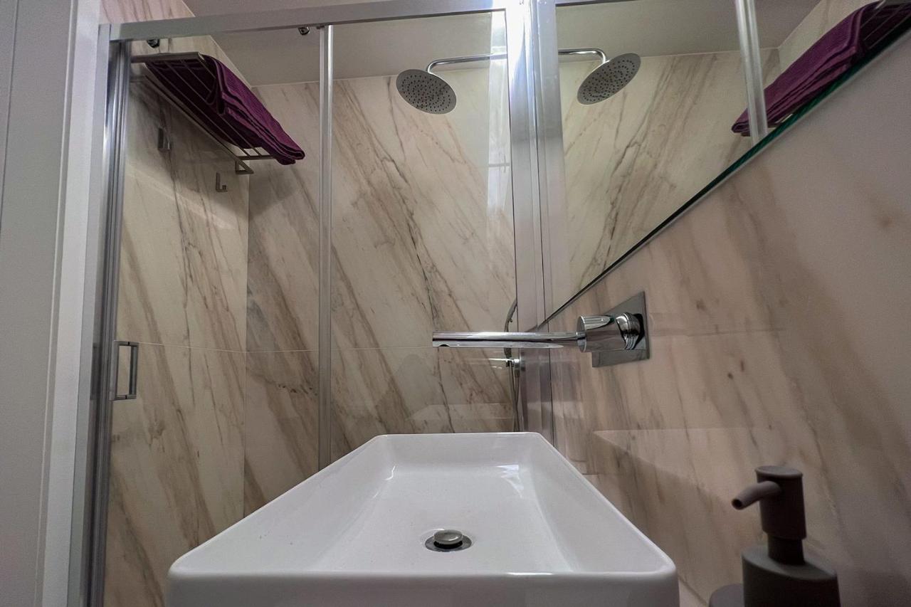 Spacious Studio W/ Balcony & Ac By Lovelystay Porto Zewnętrze zdjęcie